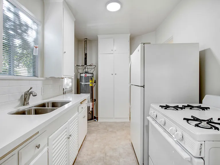 2202-2206 20th St in Santa Monica! Near Ocean Park Blvd. — Photo 1