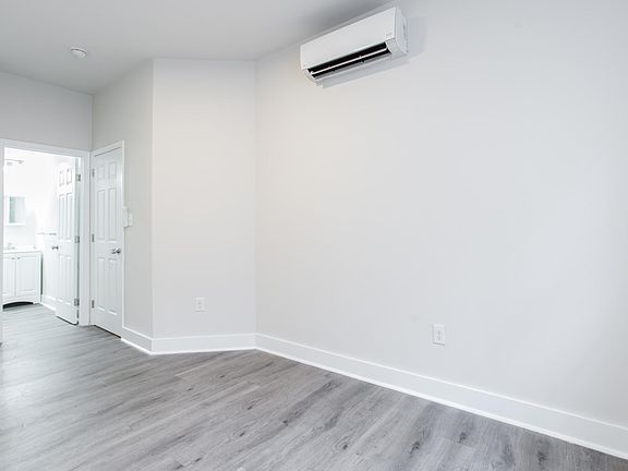 4th image of 2622 W Cumberland St #6