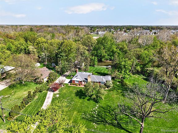 3rd image of 15623 Millar Rd