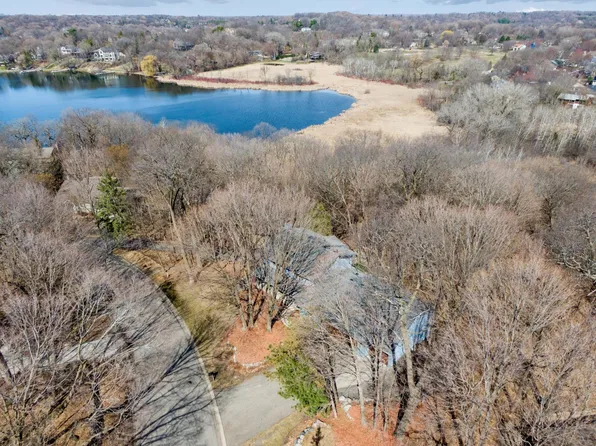 151 Choctaw Cir, Chanhassen, MN 55317