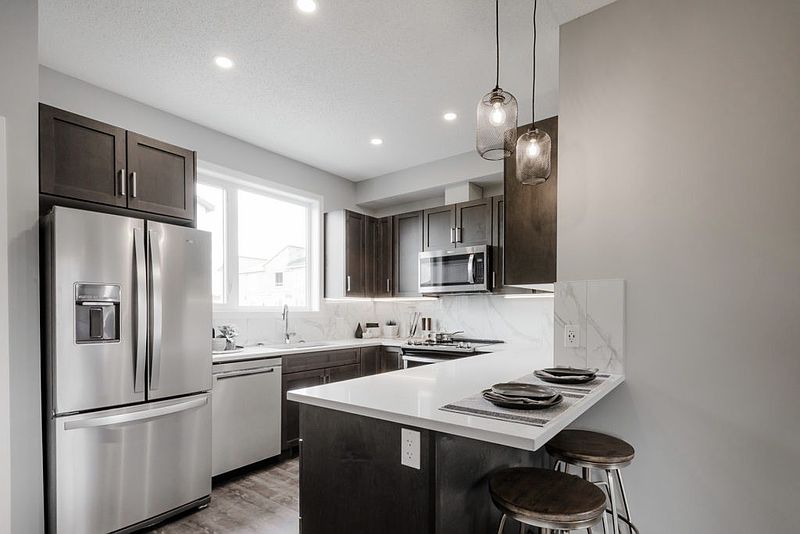 Calgary Townhouse for rent - 2 Bedrooms — photo 3