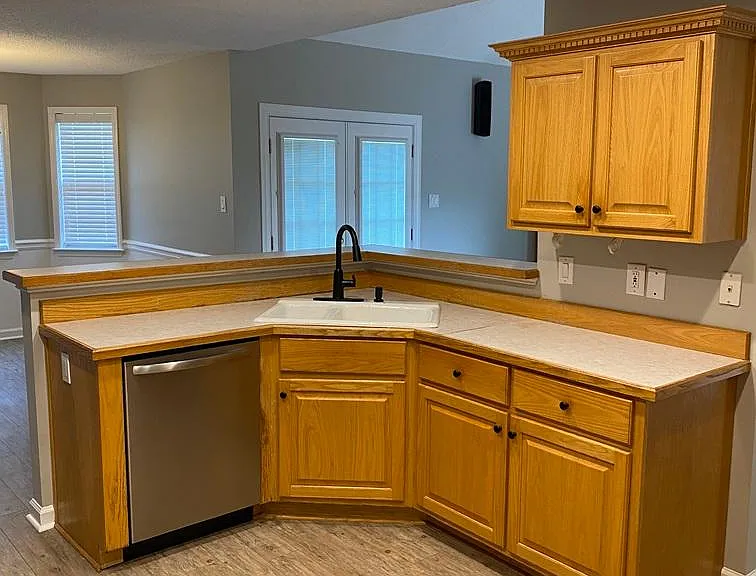 300 Greenview Ct — Photo 13