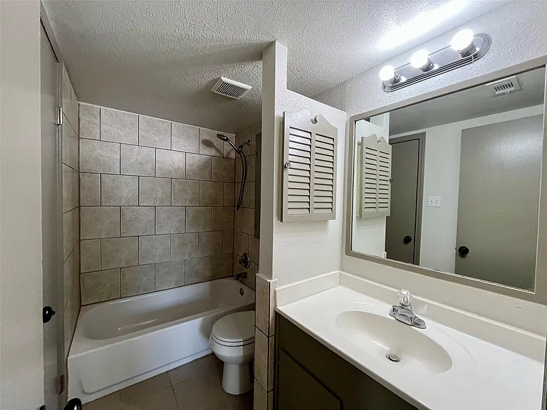1042 W Village Ct #D — Photo 21