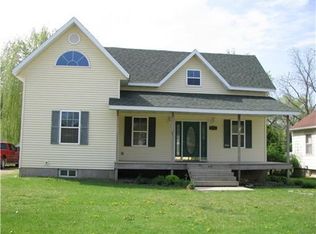 619 E Main St, Central City, IA 52214