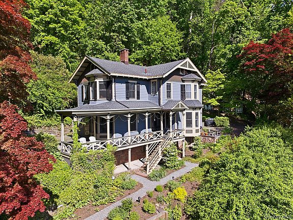 3rd image of 215 River Road