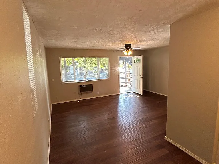 123 NW High St — Photo 17