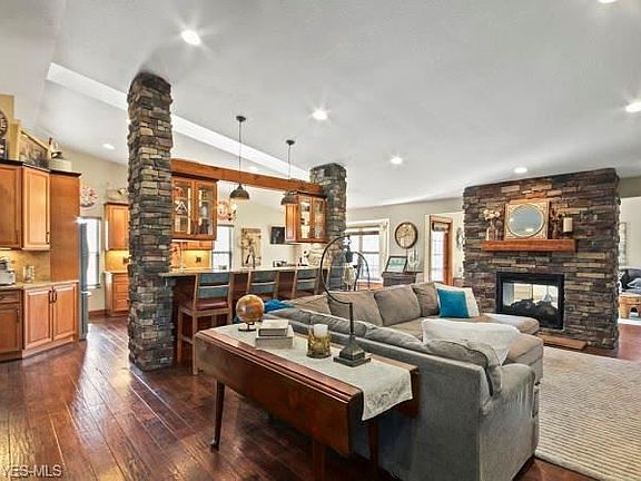3rd image of 2960 Briarwood Ct