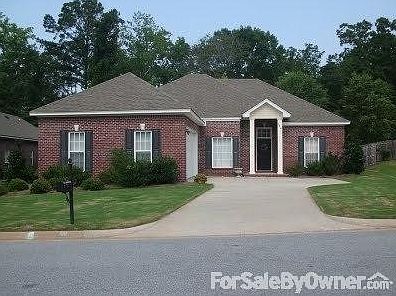 Fabulous Home in Grove Hill
						:
						All red brick exterior with black accents