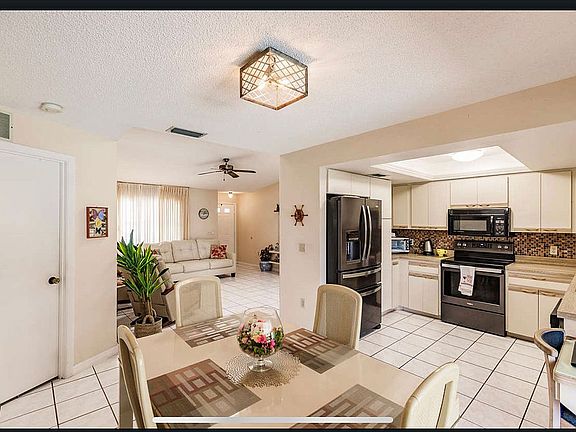 5th image of 2531 W Burr Oak Ct
