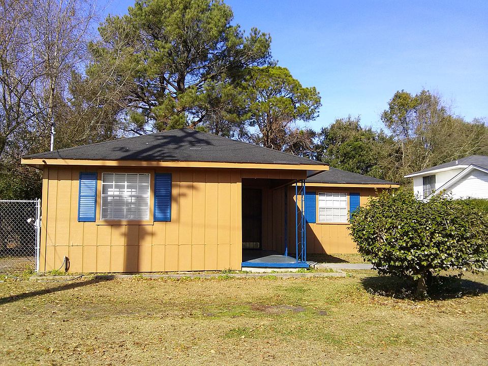 Front of House and yard