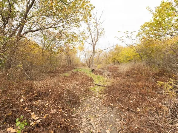 9033 Kiowa Rd, Altamont, KS 67330