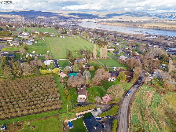 3rd image of 3302 Old Dufur Rd