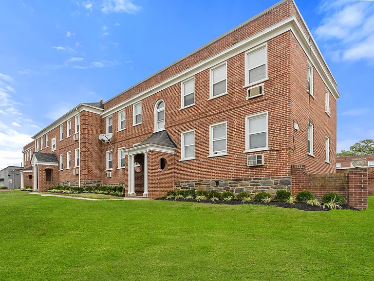 Revere Crossing Apartments — Photo 19