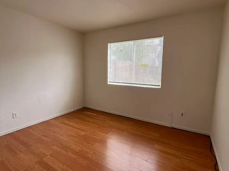1022 Bess Pl — Photo 13