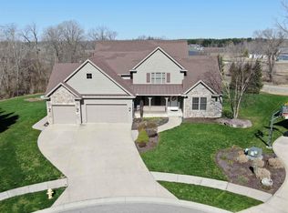 228 Creekside Ct W, Huntertown, IN 46748