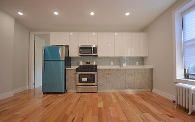 5th image of 922 E 211th St APT 2