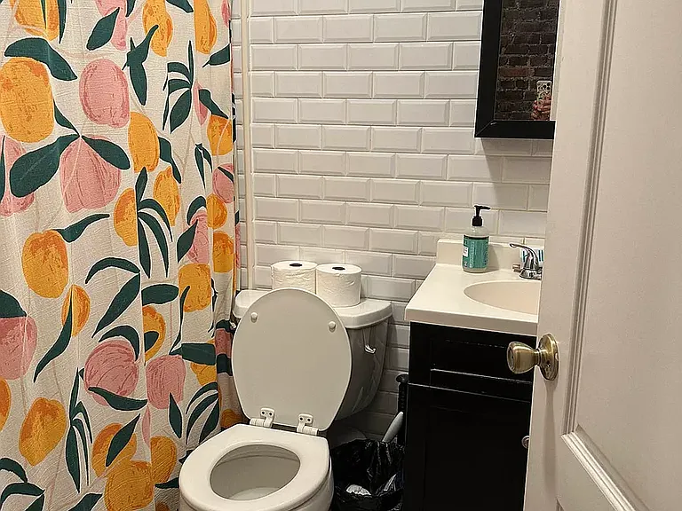 214 21st St #4R — Photo 8