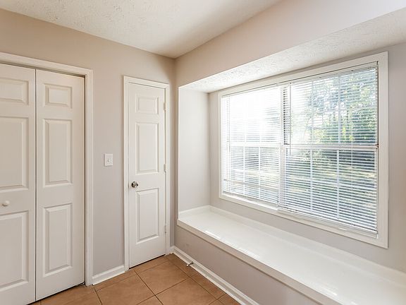 5th image of 3810 Greenbrook Dr