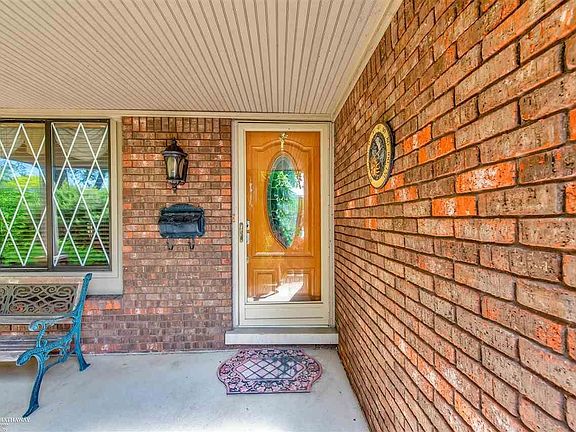 4th image of 27020 Jefferson Ave