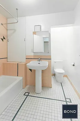 Rented by Bond New York | media 30