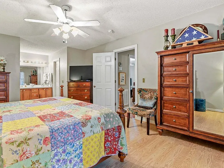 302 Summerset Ln — Photo 7
