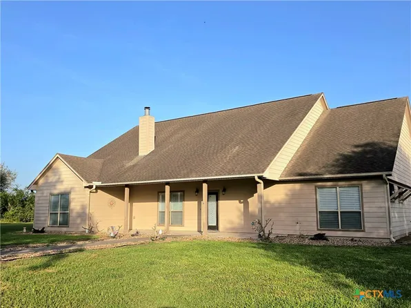 565 E Ward St, Goliad, TX 77963