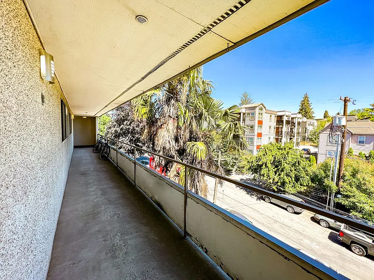 Annaron Apartments — Photo 10