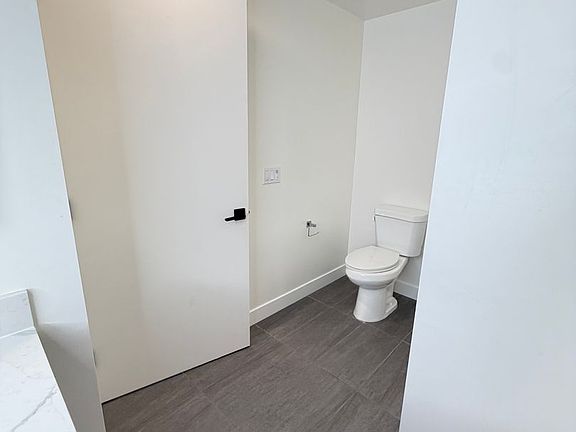3rd image of 3550 Overland Ave #302
