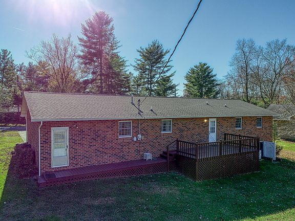5th image of 511 Linville St