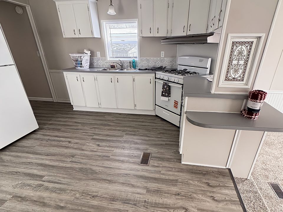 1st image of 200 N 28th St #48