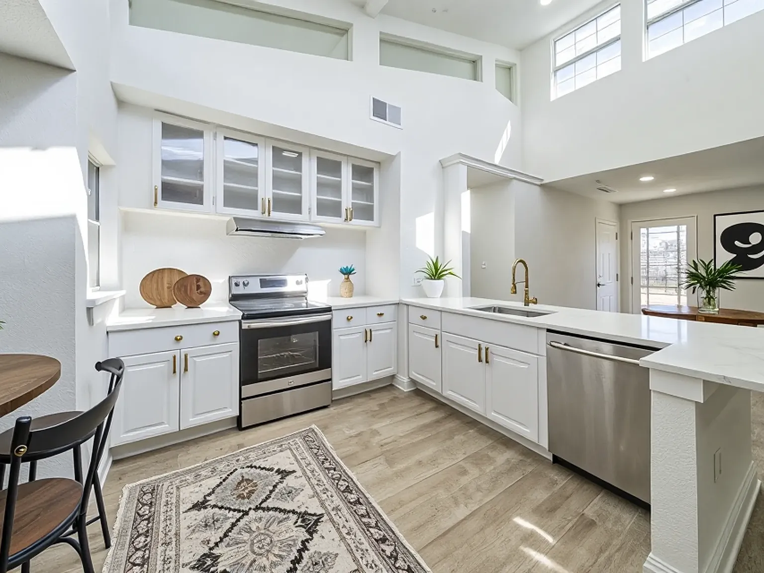 4 bed, 1450 sqft, $2,599 — Photo 2