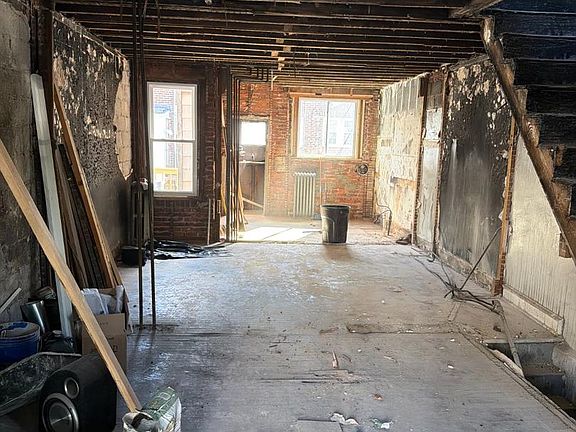 2nd image of 912 Granite St