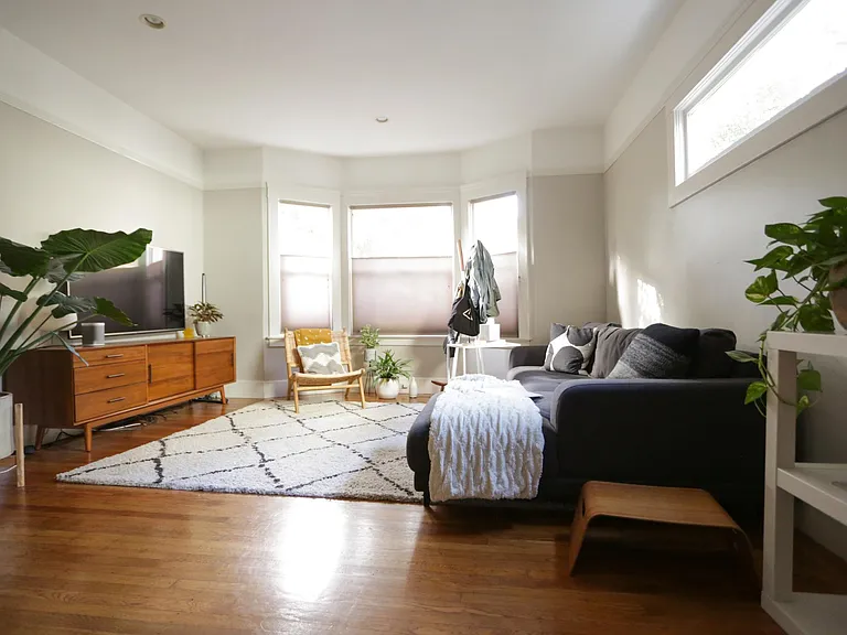 863 Haight St — Photo 2