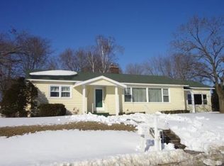 615 13th St, Baraboo, WI 53913