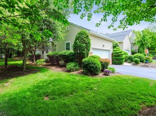 31 Leonard Ter, Roseland, NJ 07068