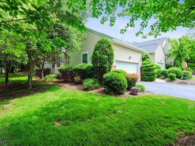 31 Leonard Ter, Roseland, NJ, 07068