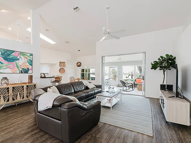 240 N Country Club Dr — Photo 11