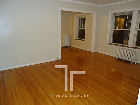 2nd image of 1052 W Thorndale Ave #10563U
