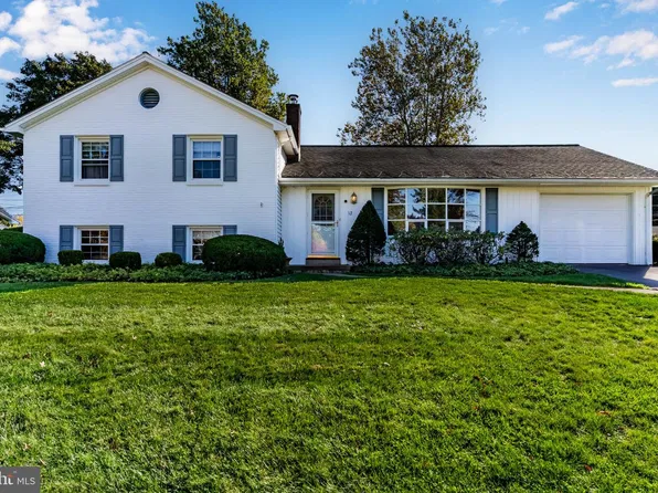 12 Manor Dr, Mechanicsburg, PA 17055