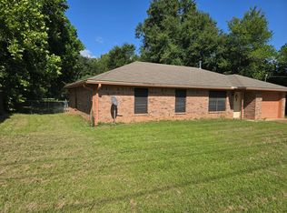 1002 Bassett Rd, Palestine, TX 75803