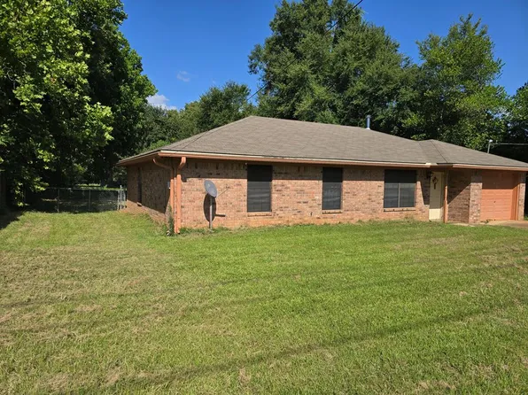 1002 Bassett Rd, Palestine, TX 75803