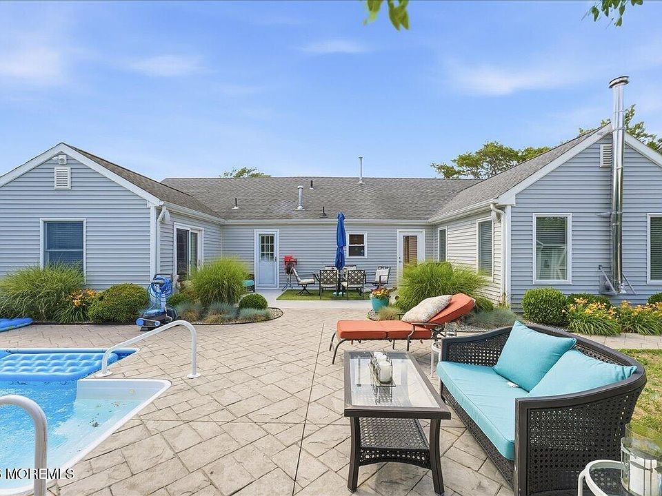 1st image of 1079 Cavan Drive