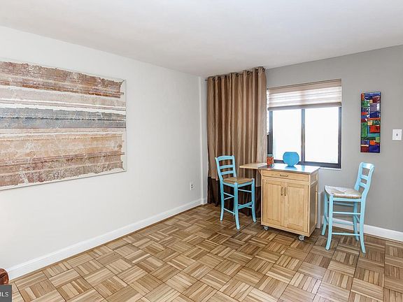3rd image of 1569 N Colonial Ter APT 207Z