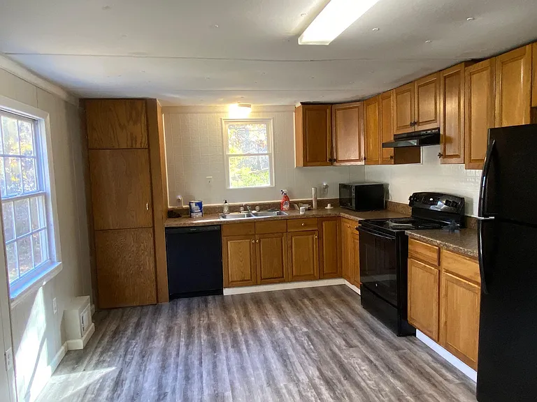 20 Village Pl — Photo 8