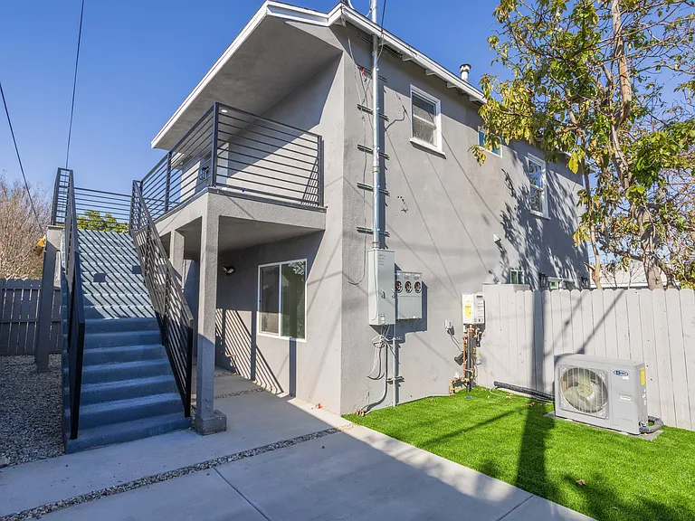 11604 Haynes St — Photo 13
