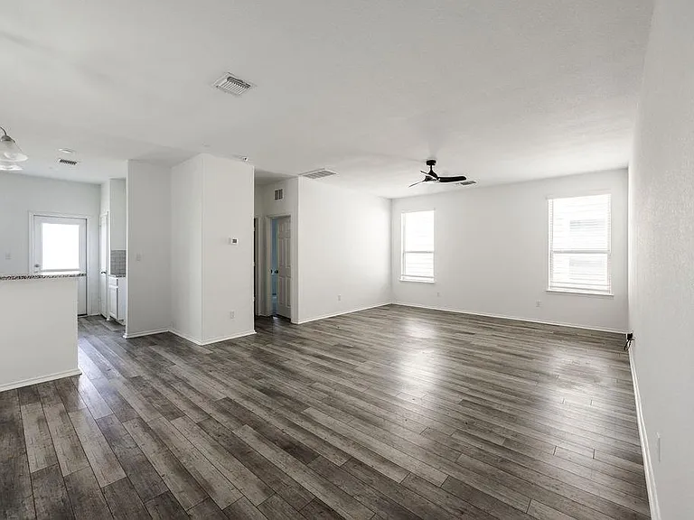 448 English Oak St — Photo 4