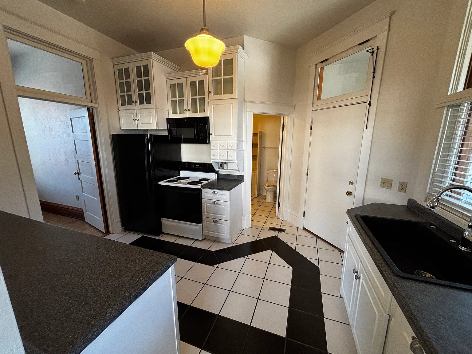 2 bed, 1158 sqft, $1,395 — Photo 2