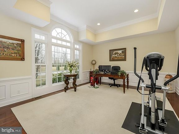 3rd image of 302 Harcourt Ln