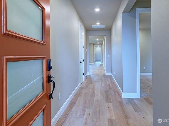 4th image of 14911 206th Avenue E #1373