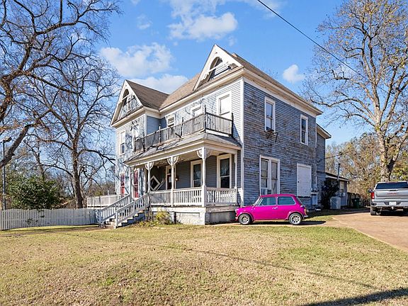 2nd image of 701 W Palestine Ave